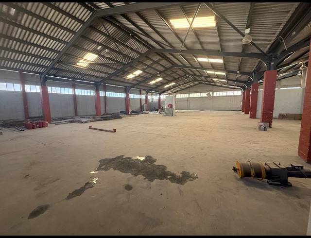 1,900M² WAREHOUSE TO LET IN PAARDEN EILAND